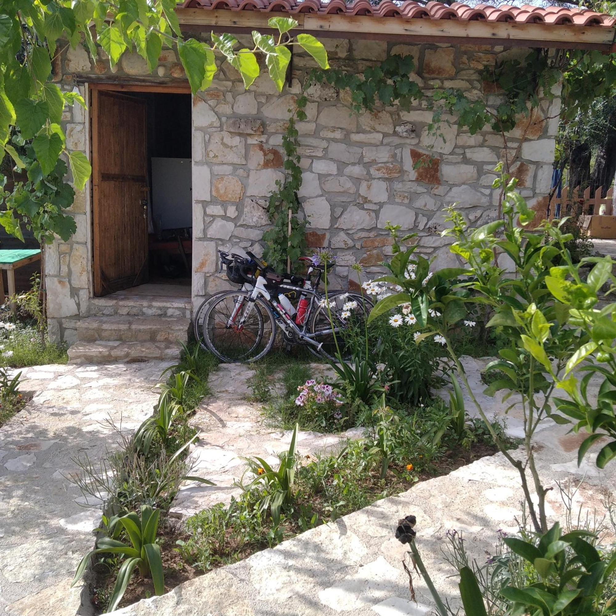 Filoxenia - The Place Of Experience Himare Esterno foto